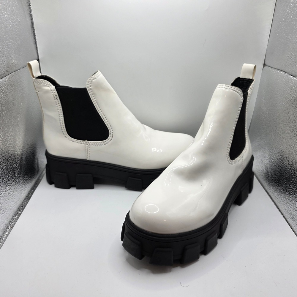 Circus by Sam Edelman Darielle White Patent Lug Sole Chelsea‎ Boots Womens 9.5